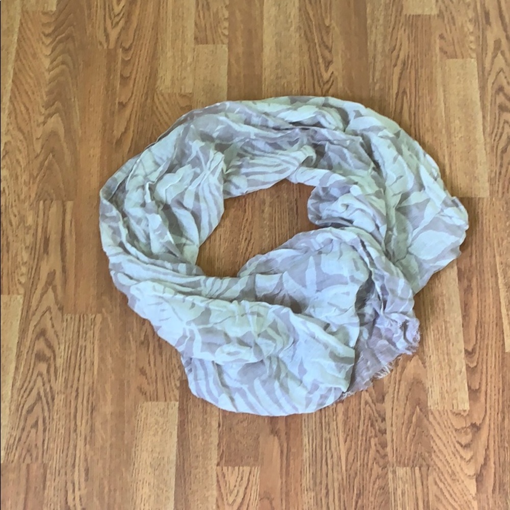 Foliage printed scarf